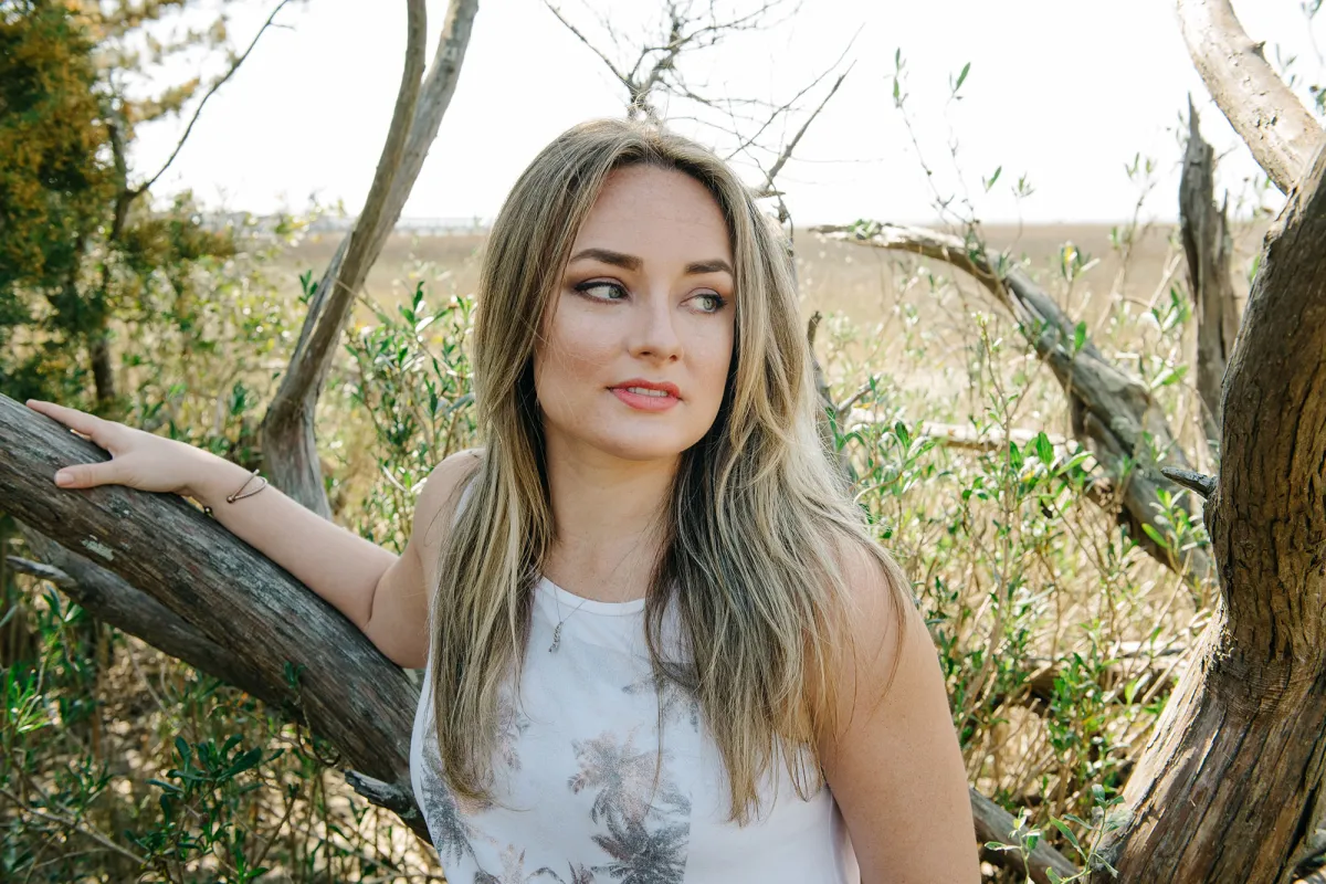 Fotografia promocional de Emily Curtis.