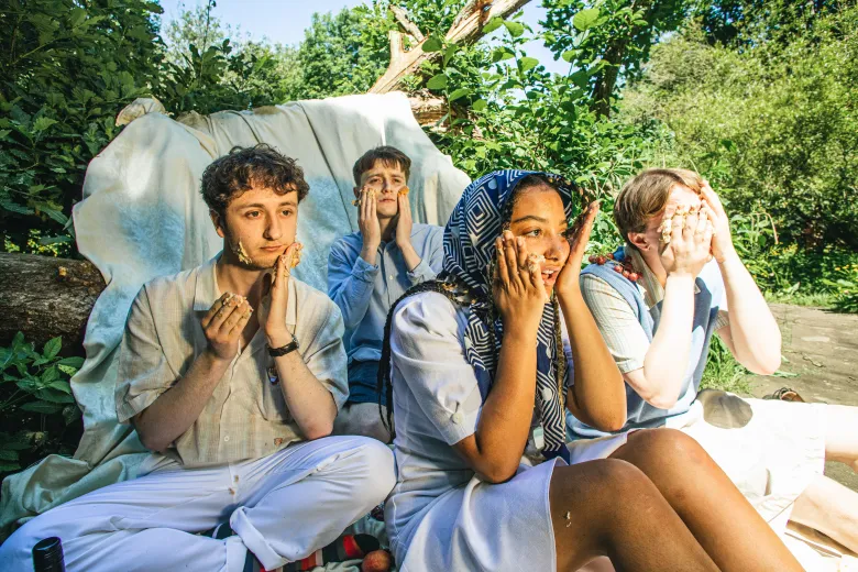 Fotografía promocional de English Teacher