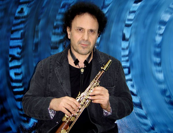 Fotografia promozionale di Enzo Avitabile.