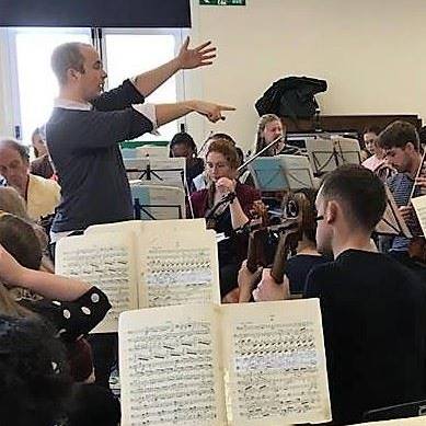 Fotografia promocional de Ernest Read Symphony Orchestra.