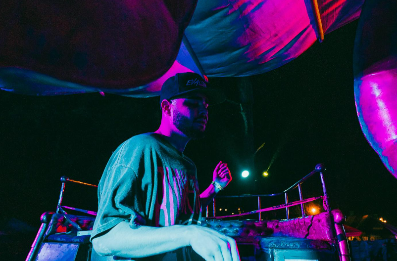 Fotografía promocional de Evalution