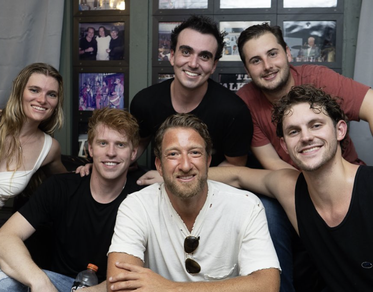 Fotografia promocional de Faces for Radio.