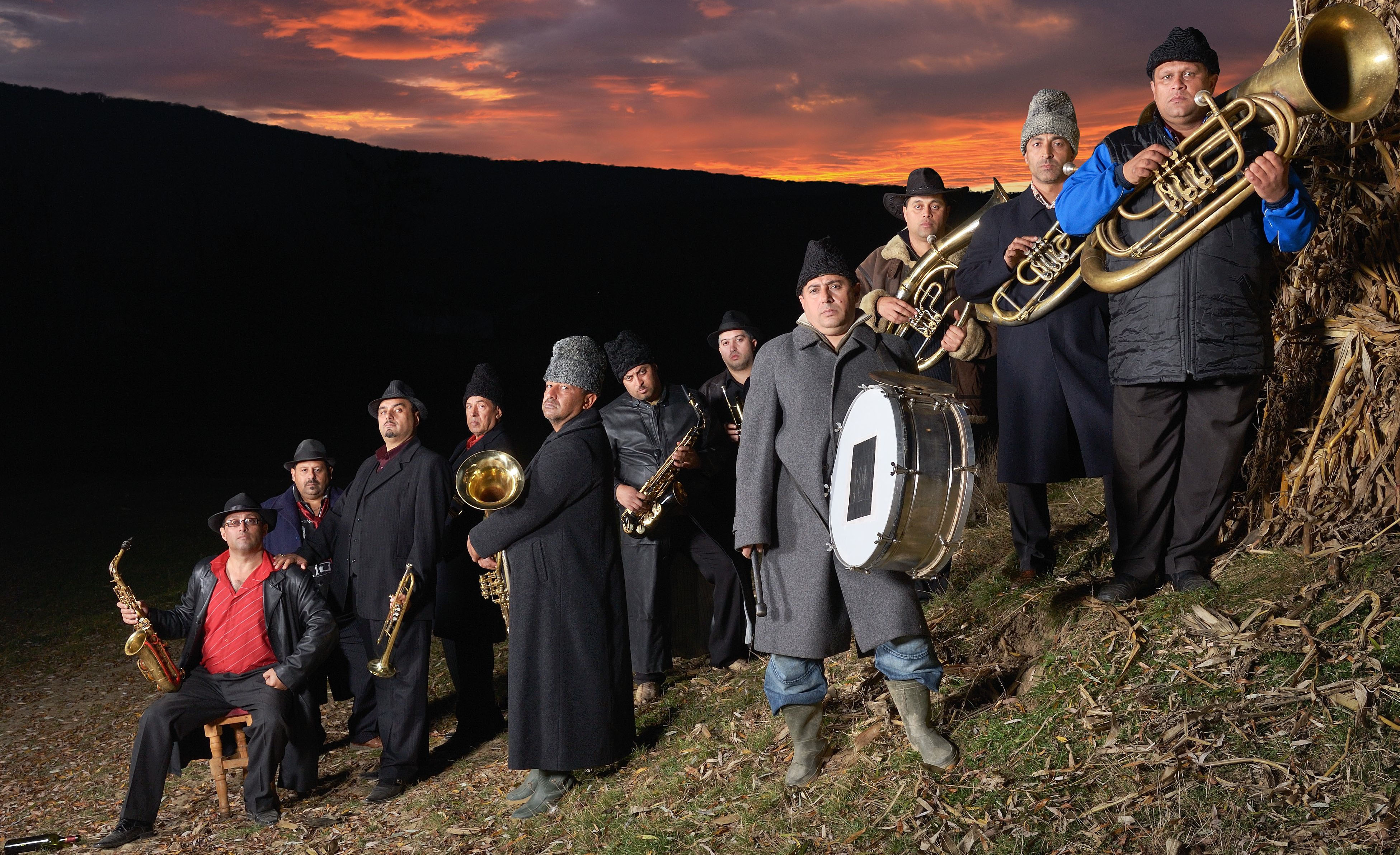 Fotografía promocional de Fanfare Ciocărlia