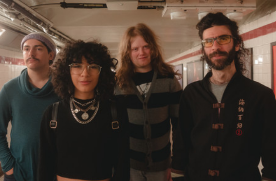 Fotografía promocional de Foxtails