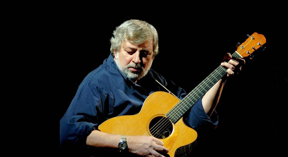 Fotografia promozionale di Francesco Guccini.