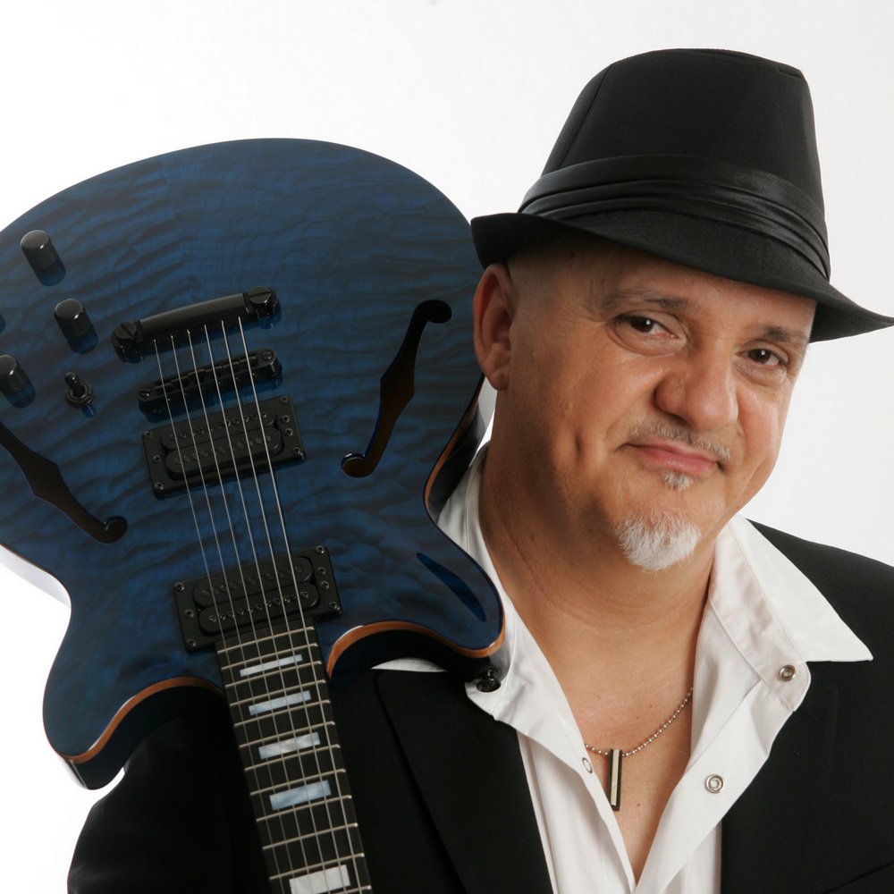 Fotografía promocional de Frank Gambale