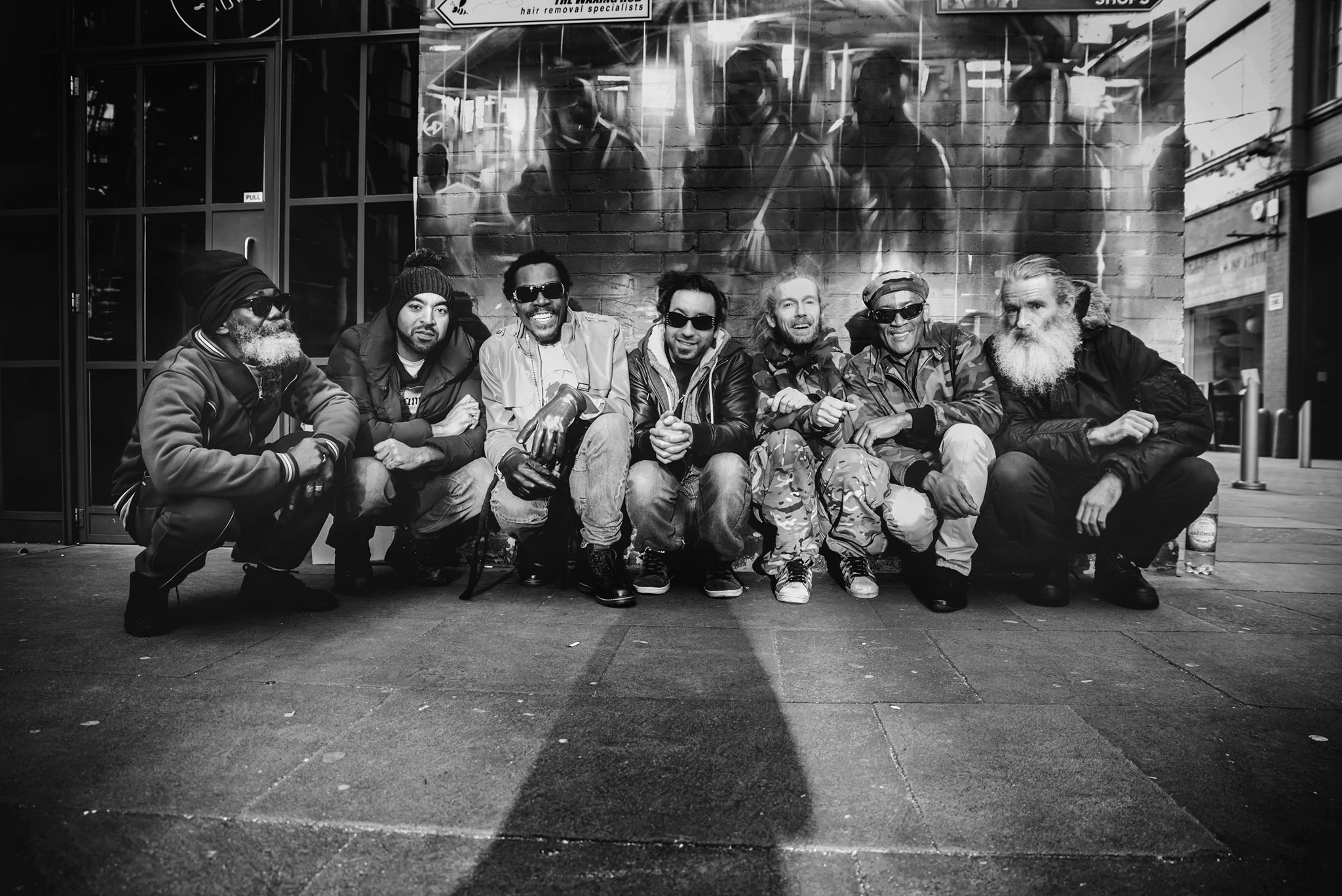 Promofoto von Concierto de Friendly Fire Band en Huntington.