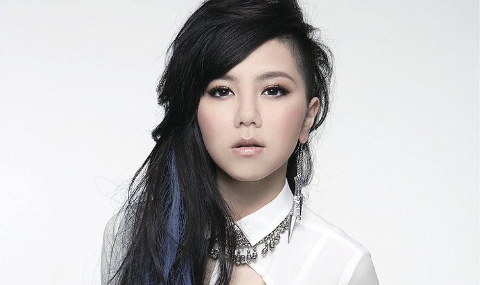 Promotional photograph of G.E.M..