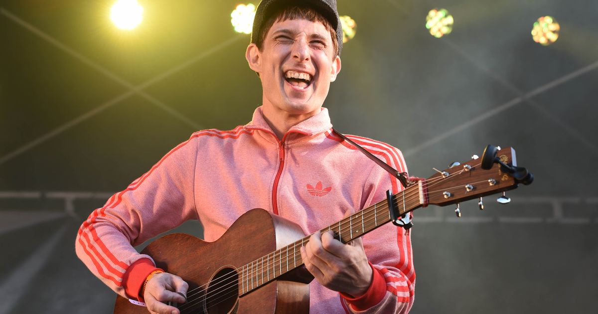 Promotional photograph of Gerry Cinnamon.