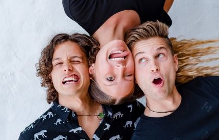 Promotional photograph of Concierto de Girl Named Tom en Lansdowne.