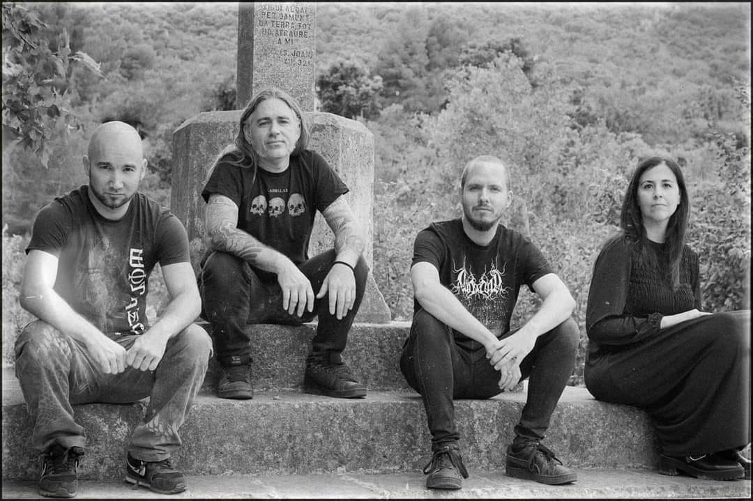 Fotografía promocional de God's Funeral