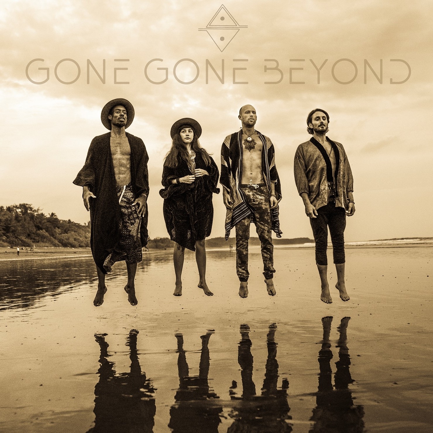 Promofoto von Concierto de Gone Gone Beyond en Felton.