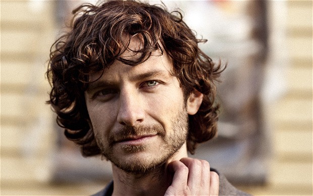 Promotional photograph of Gotye.