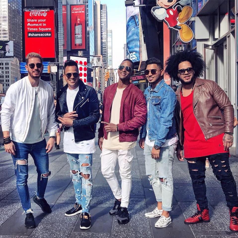 Fotografía promocional de Grupo Extra