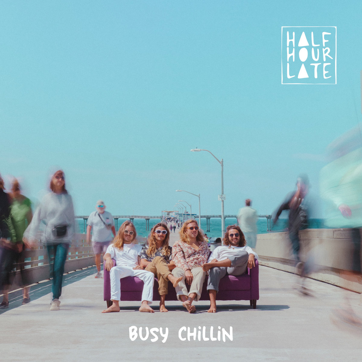 Fotografia promocional de Half Hour Late.