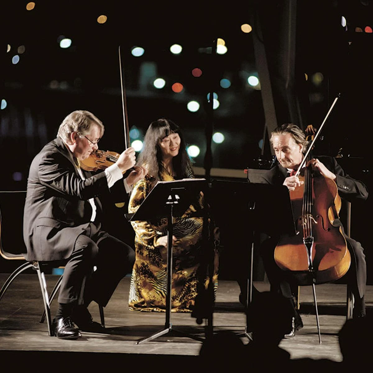 Promotional photograph of Concierto de Han-Setzer-Finckel Trio en Stony Brook.