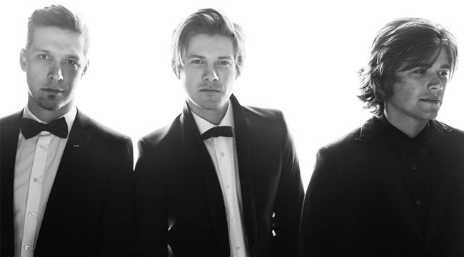 Promotional photograph of Hanson.