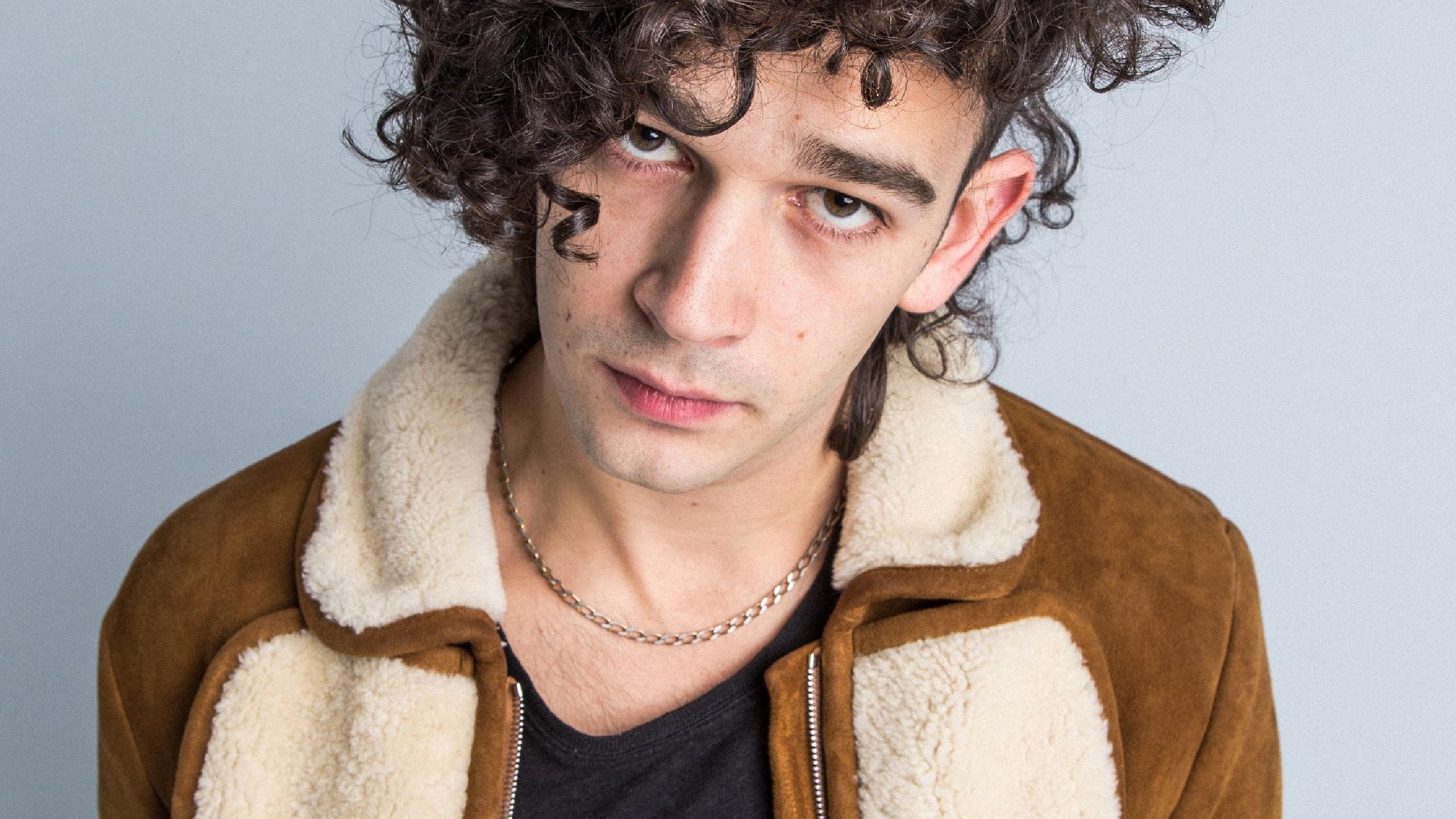 Мэттью хили. Мэтти Хили. Мэтт Хили 1975. Matty Healy 2021. Matthew Patel.