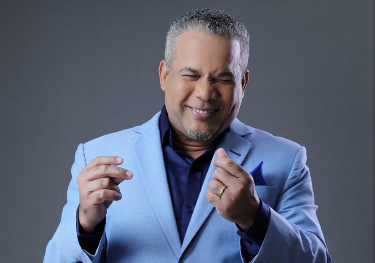 Promotional photograph of Héctor Acosta "El Torito".