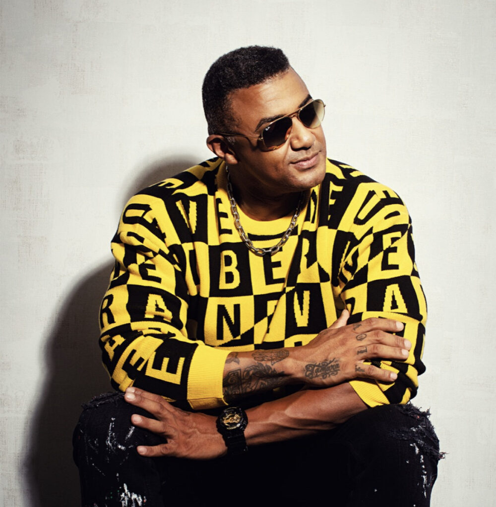 Fotografía promocional de Henry Méndez