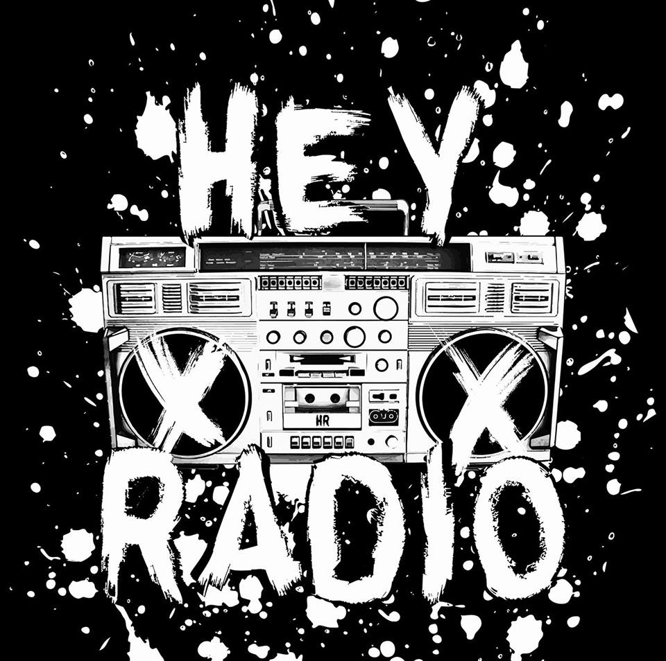 Fotografia promocional de Hey Radio.