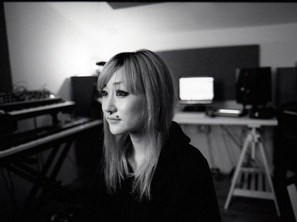 Promofoto von Hinako Omori.