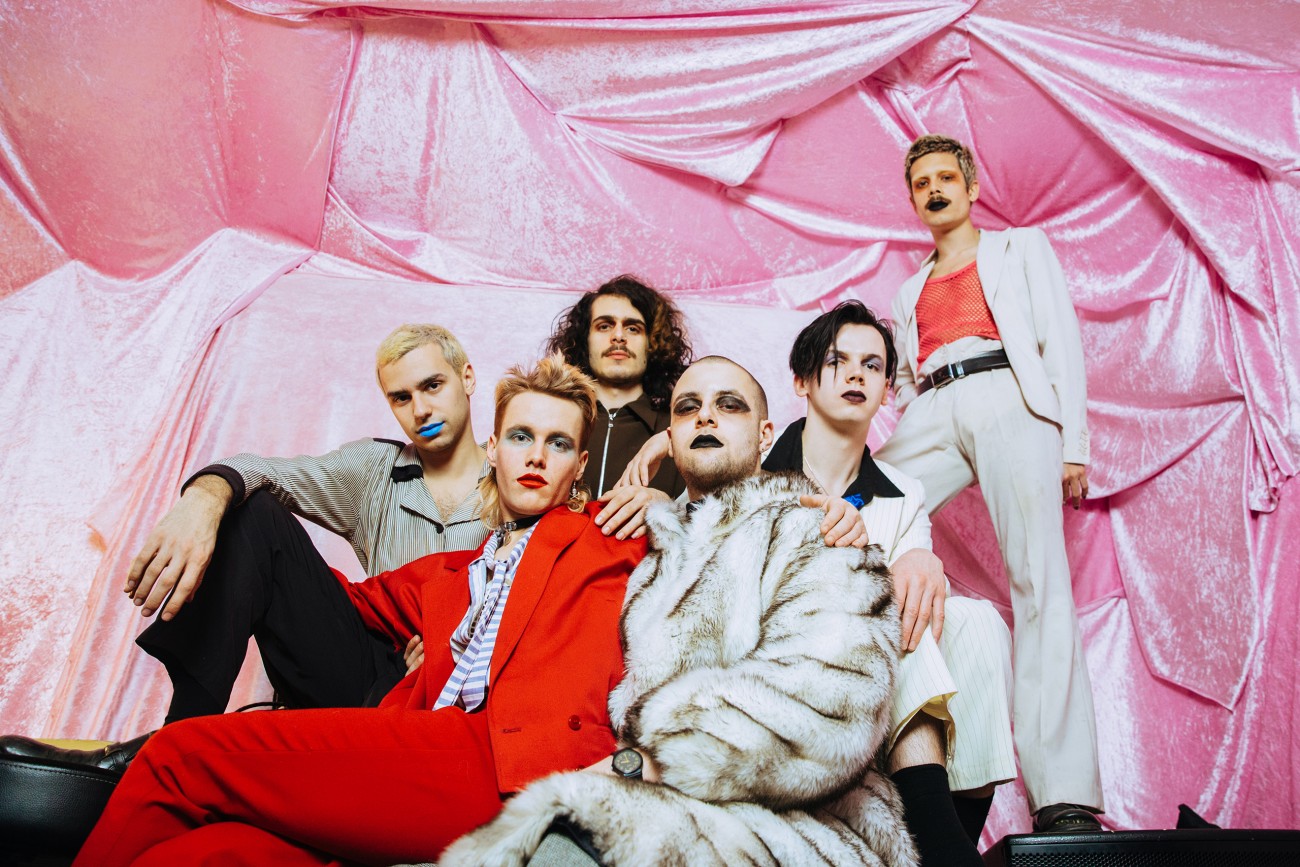 Promotional photograph of HMLTD.