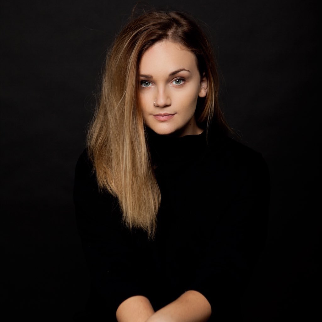 Promotional photograph of Hollyn.