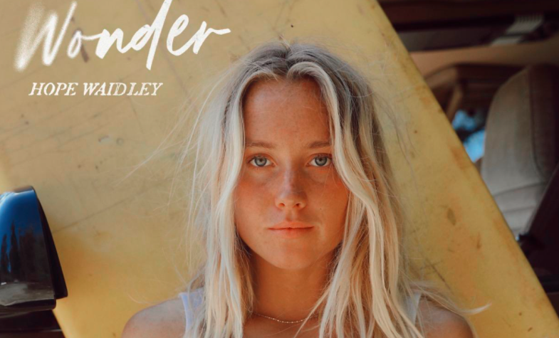 Fotografia promocional de Hope Waidley.