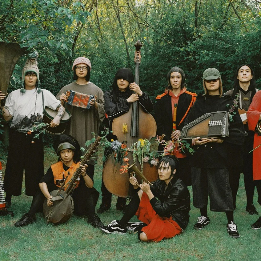 Promotional photograph of Hyukoh.