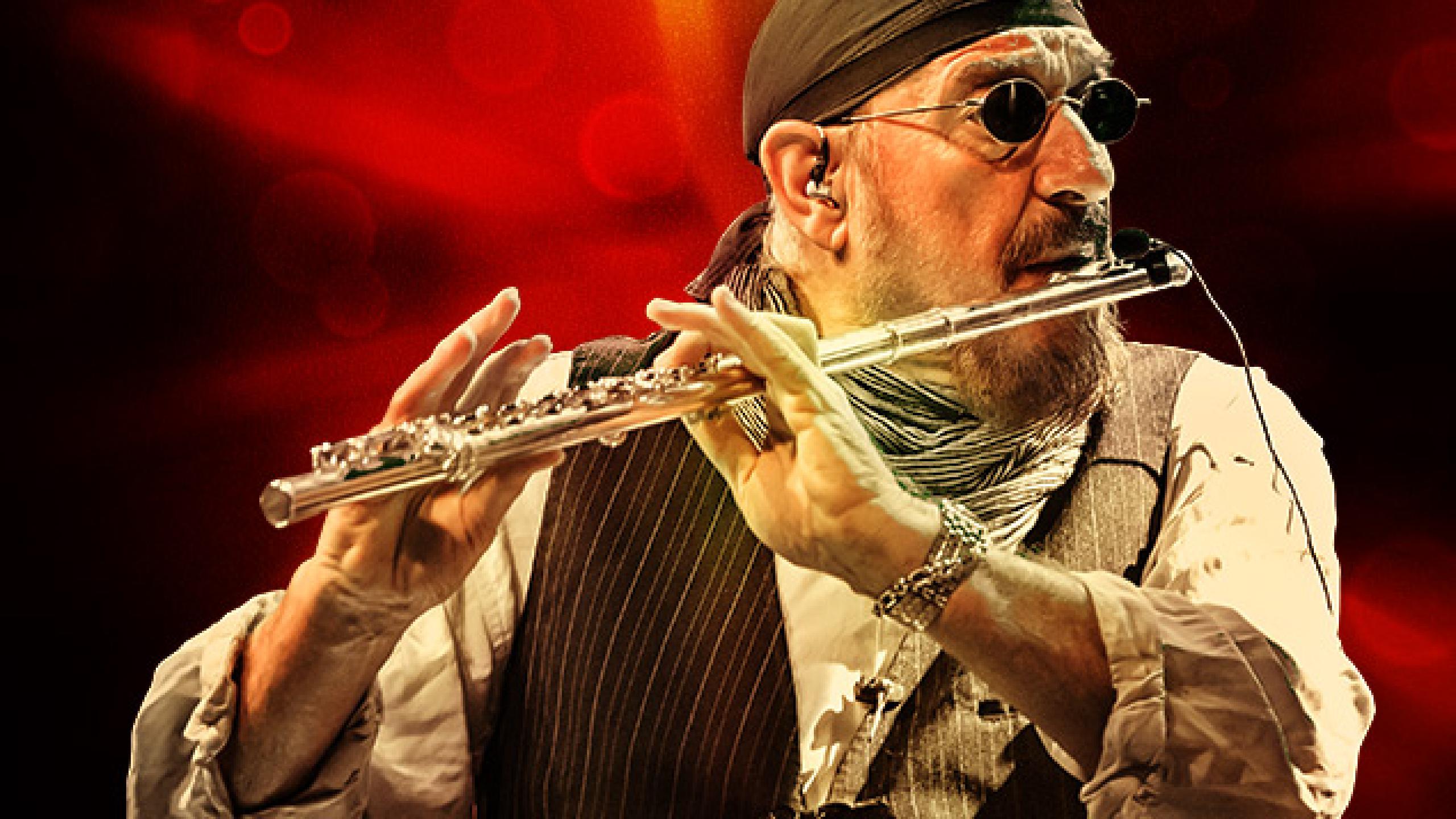does ian anderson still tour