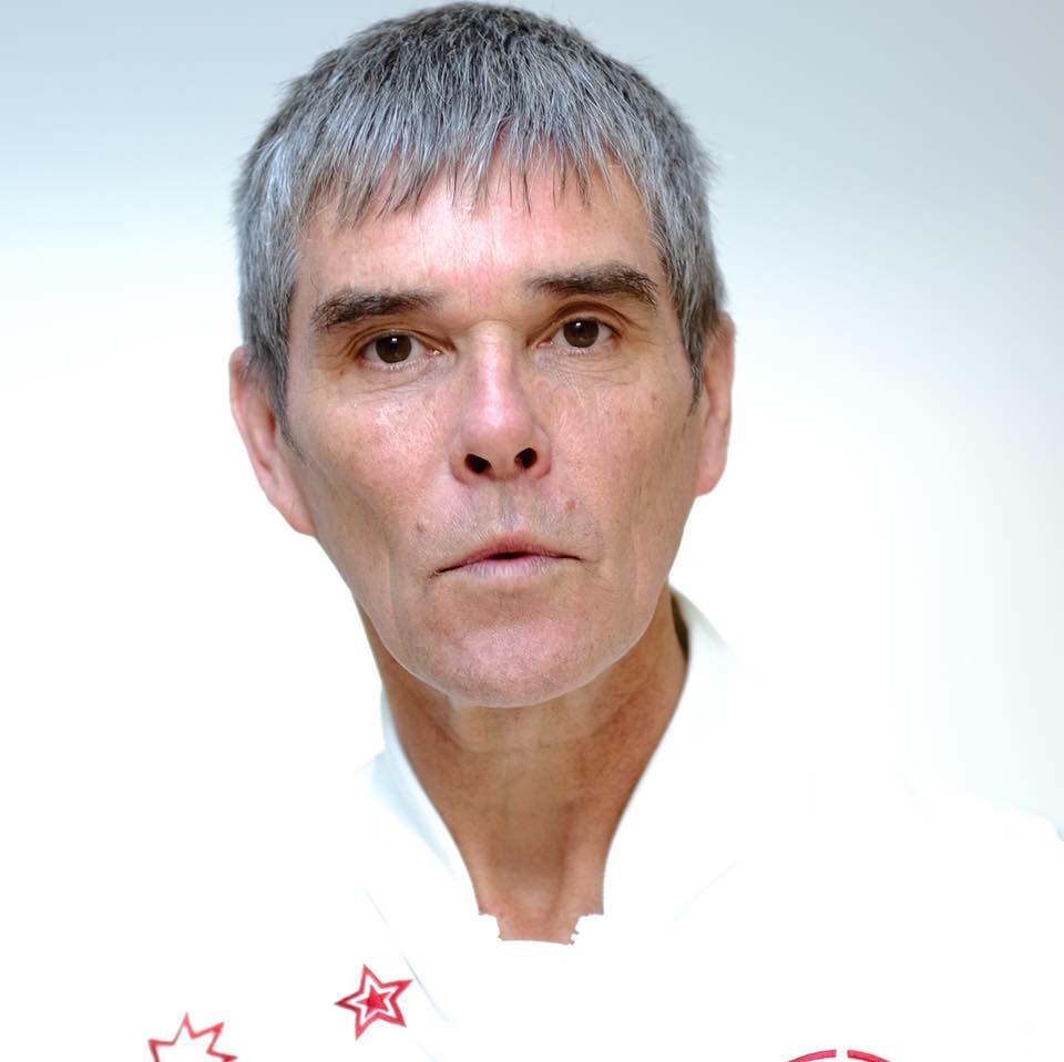 Fotografia promocional de Ian Brown.