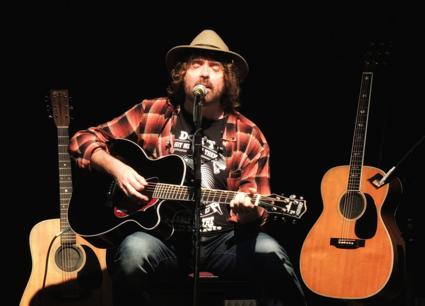 Promotional photograph of Ian McNabb.