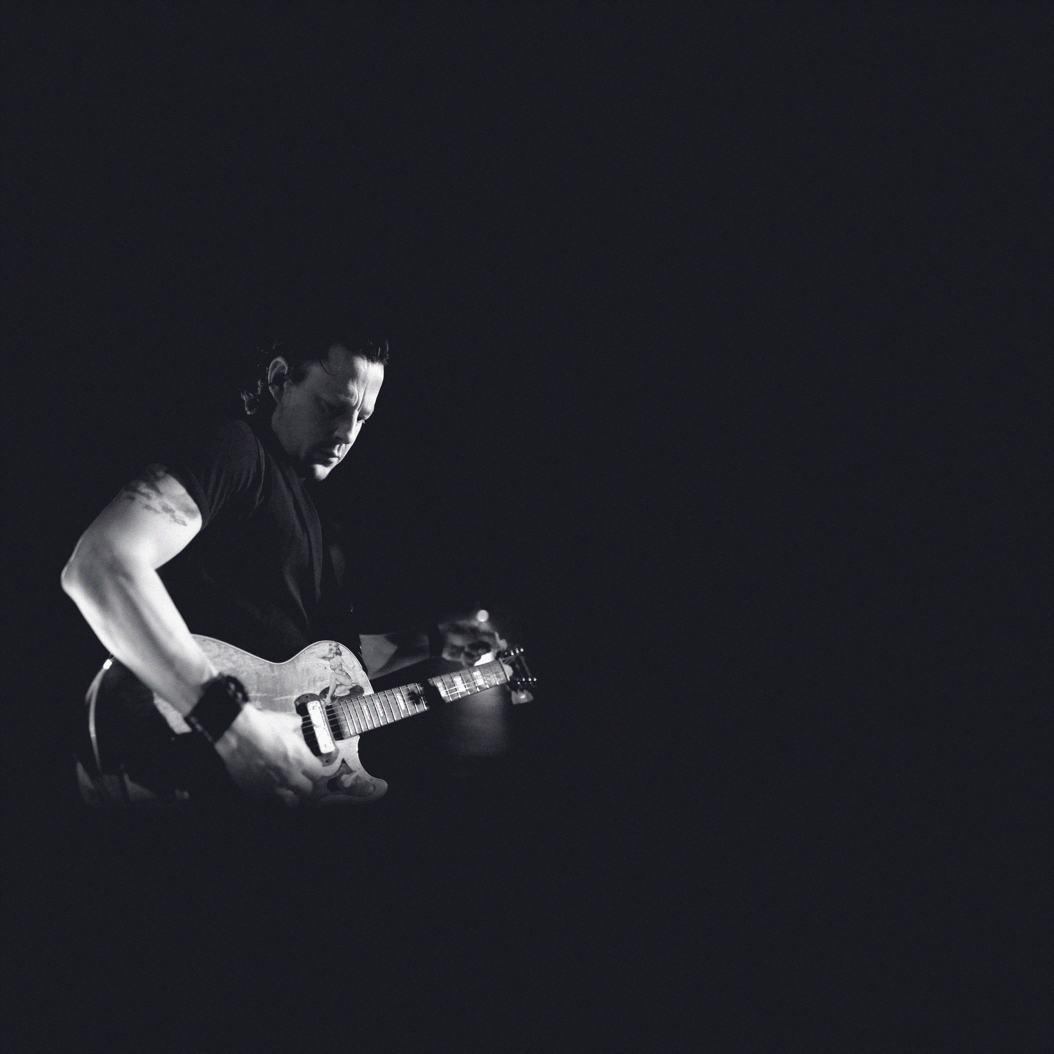 Promotional photograph of Ian Siegal.