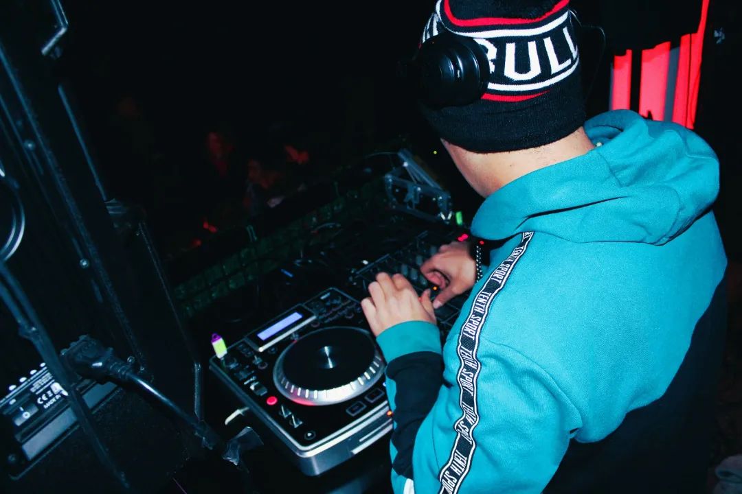 Fotografía promocional de ISRAEL ROJO