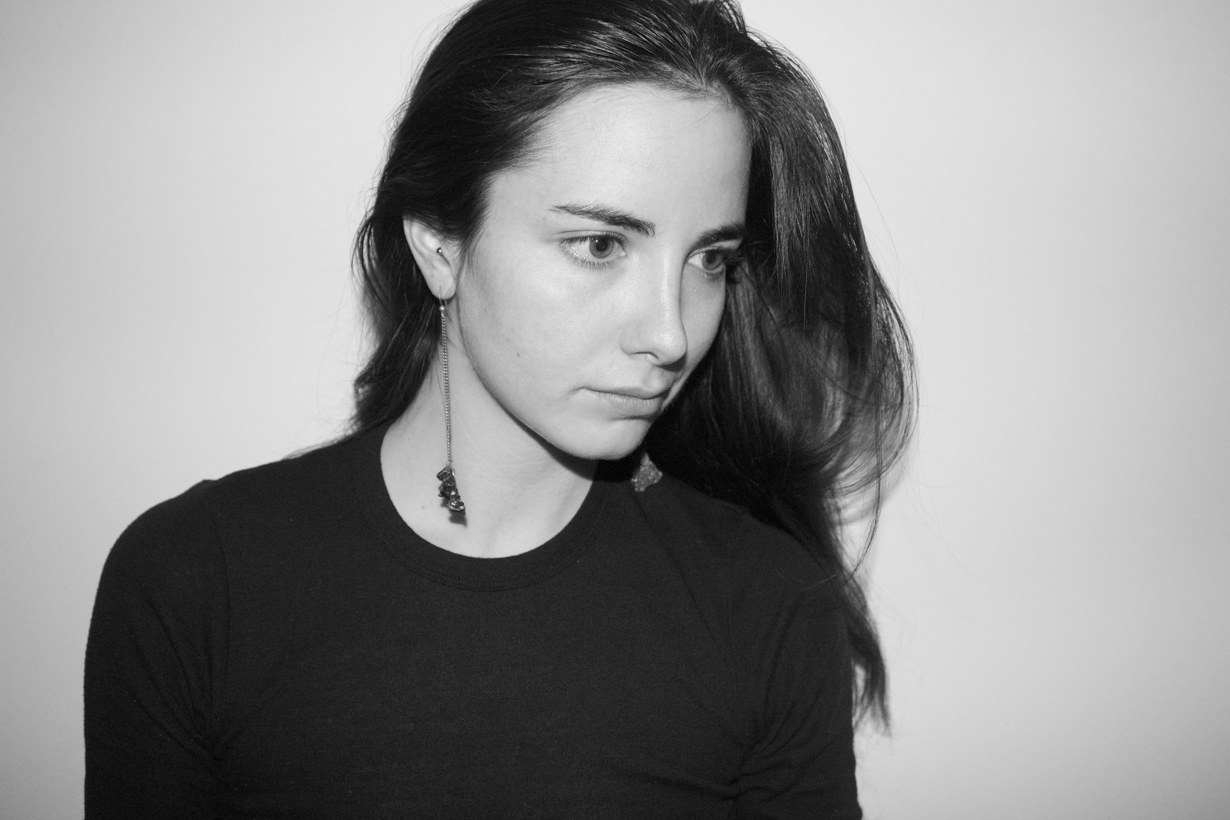 Promotional photograph of Izabel.