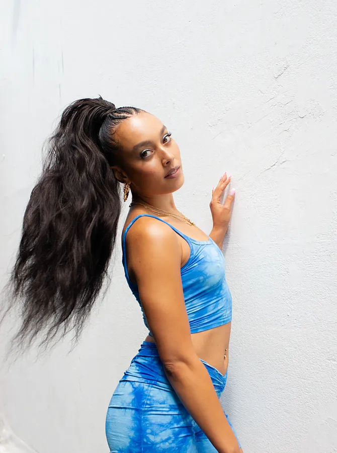 Fotografía promocional de Izzy Bossy