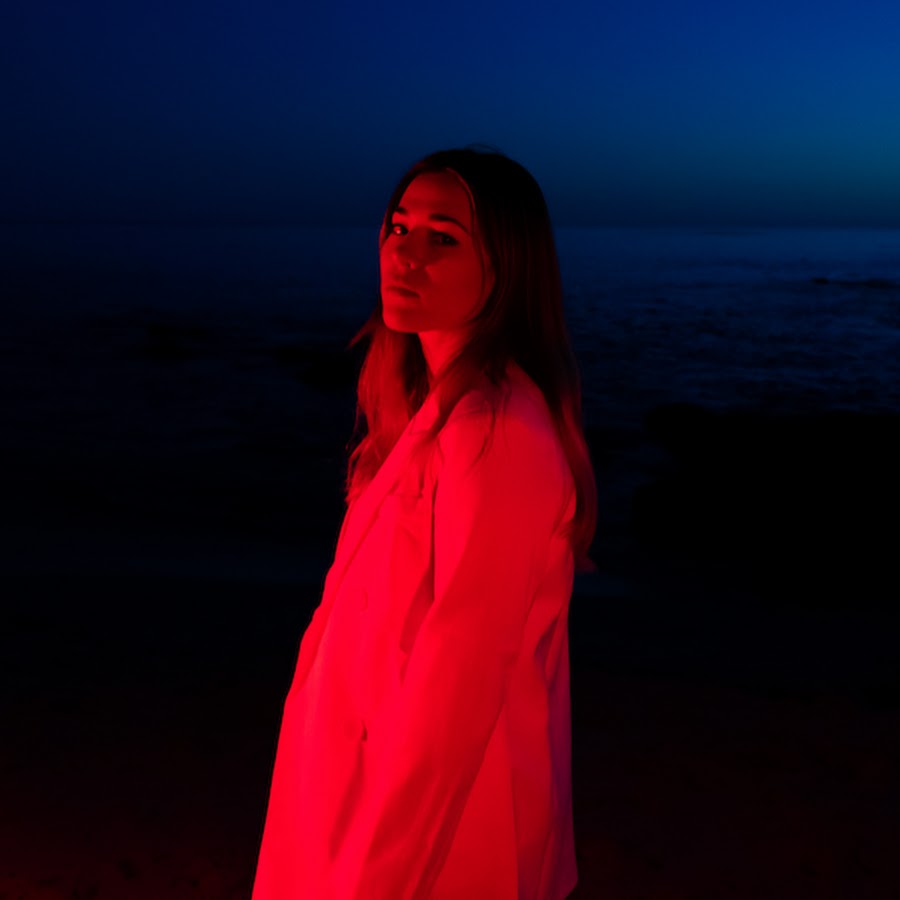 Fotografía promocional de Izzy Eyre