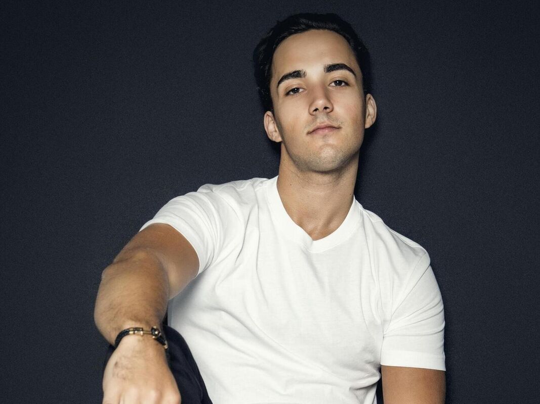 Fotografia promocional de Jake Carter.