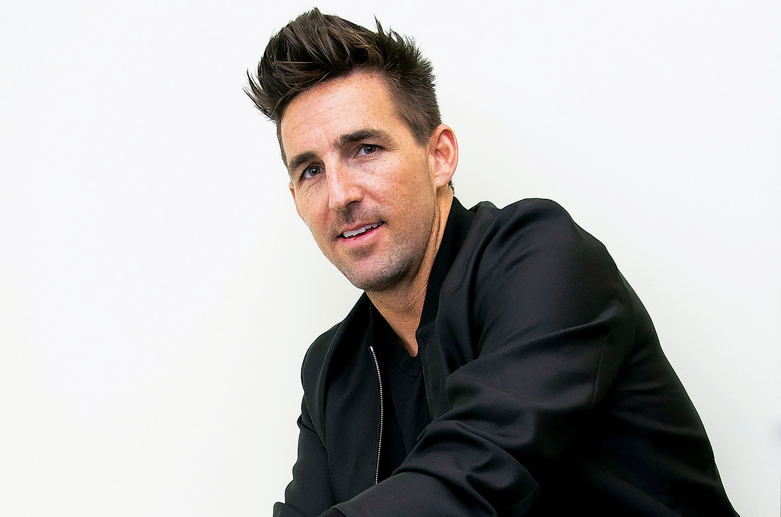 Promotional photograph of Jake Owen.
