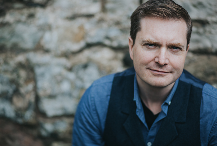 Fotografía promocional de James Lowe