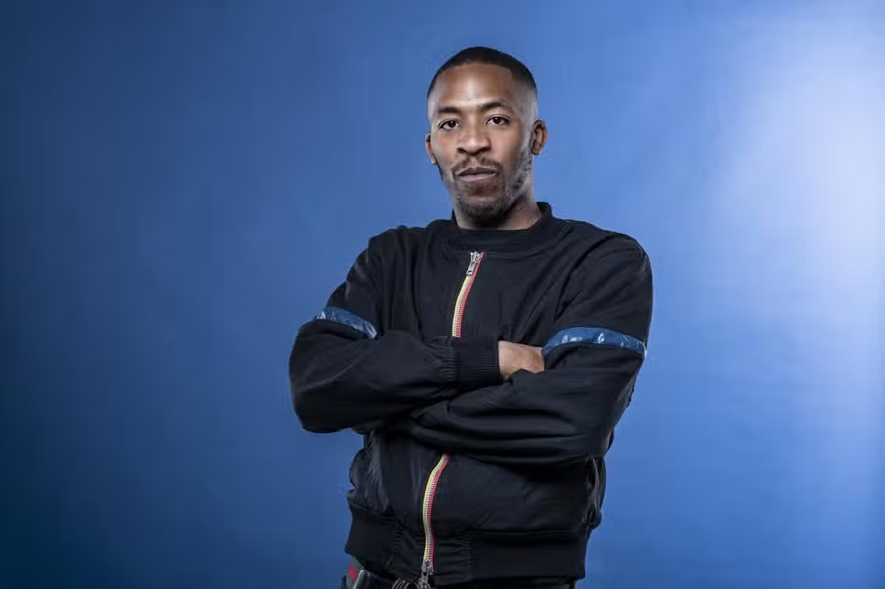 Fotografía promocional de James Massiah