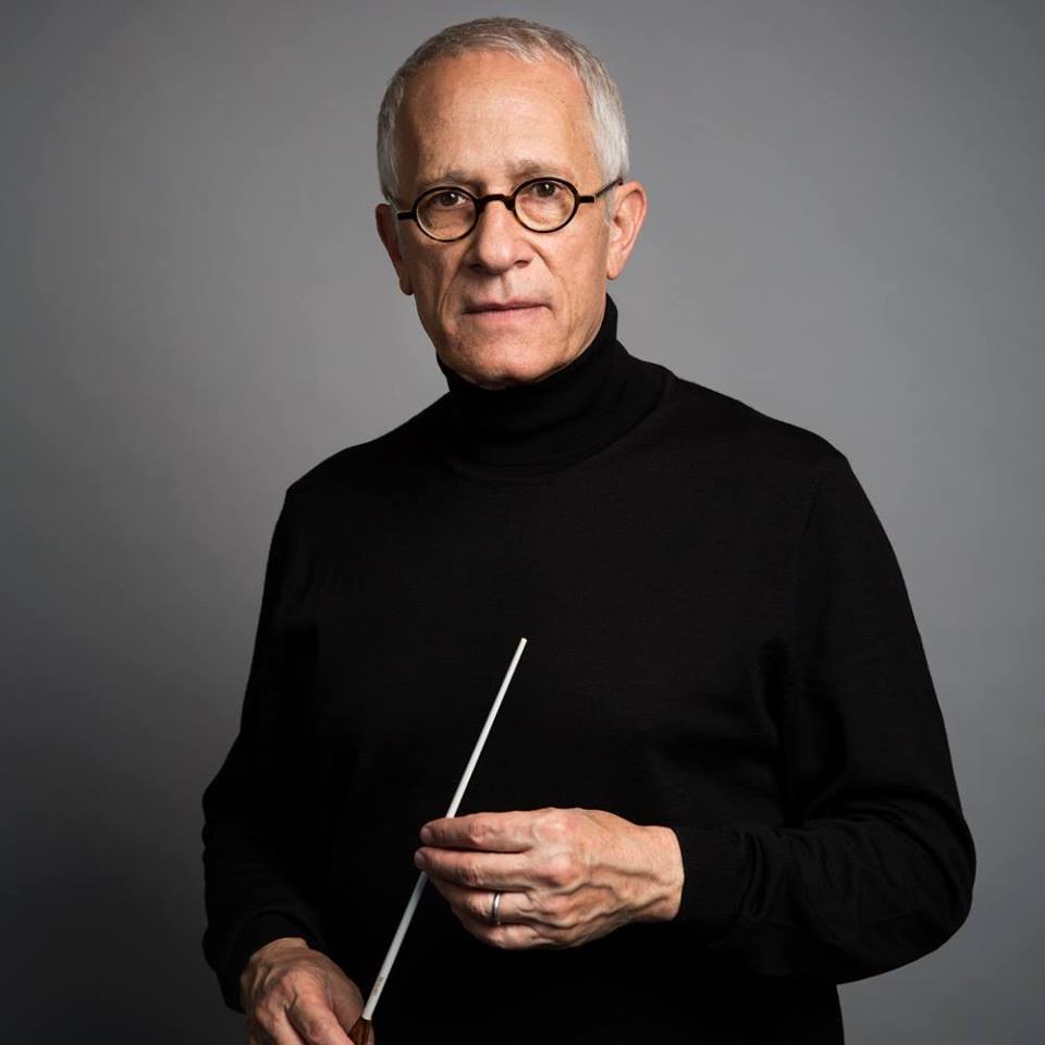 Fotografía promocional de James Newton Howard