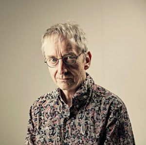 Fotografia promocional de James Warren.
