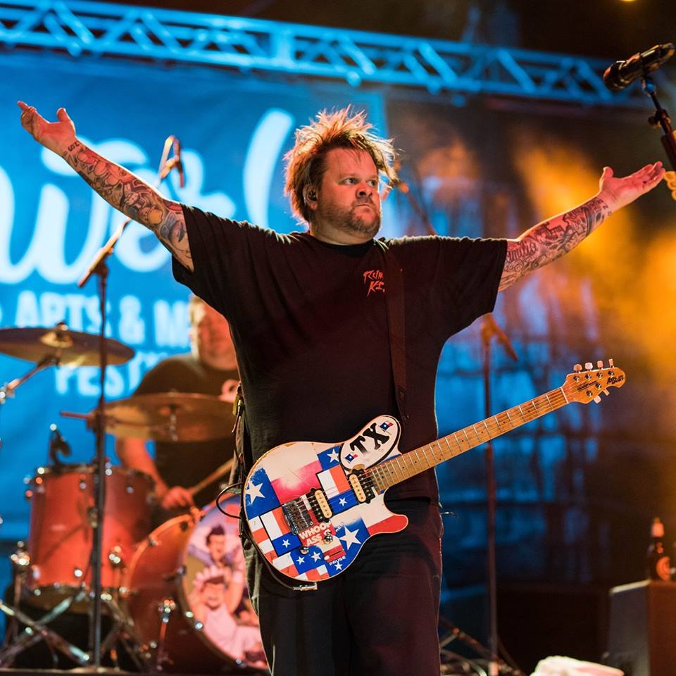 Photographie promotionnelle de Concierto de Jaret Reddick en Wichita.