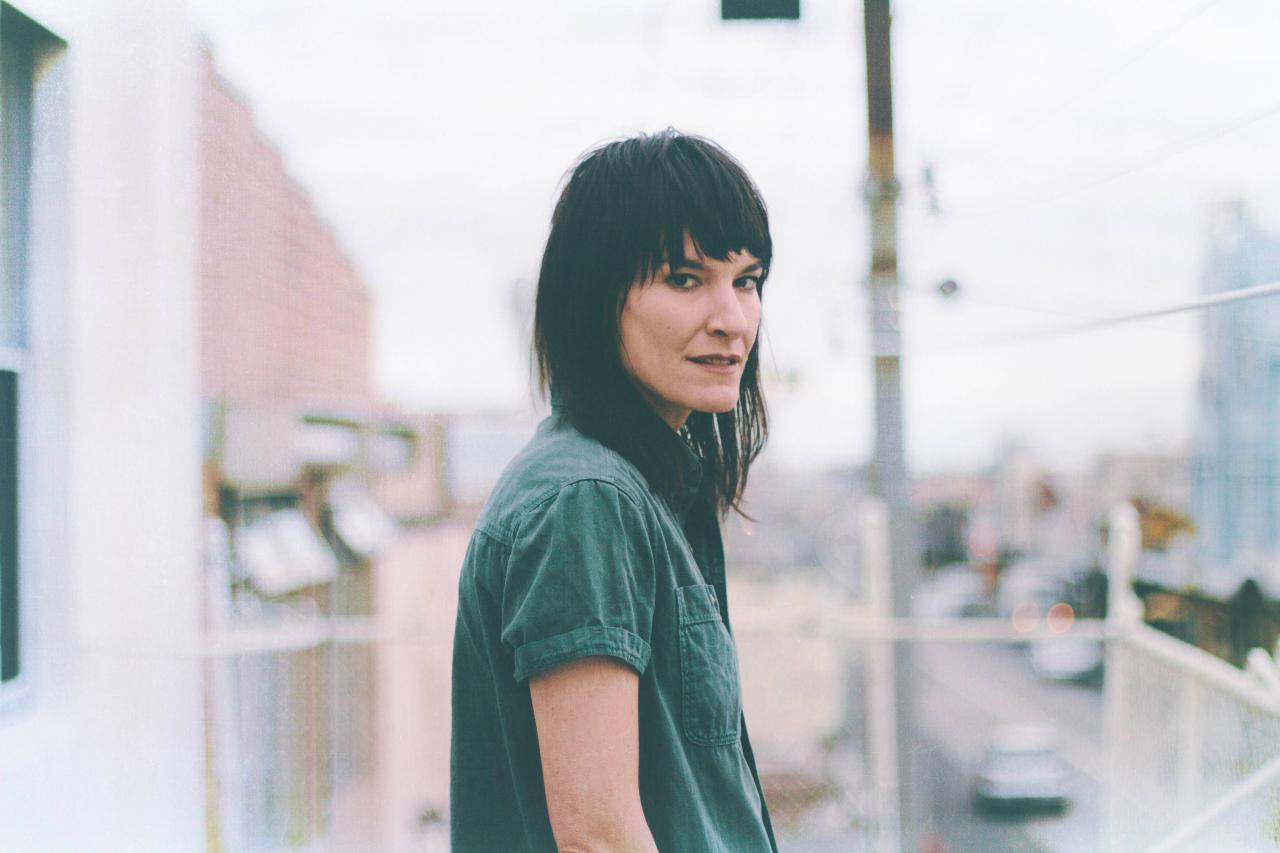 Fotografia promocional de Jen Cloher.