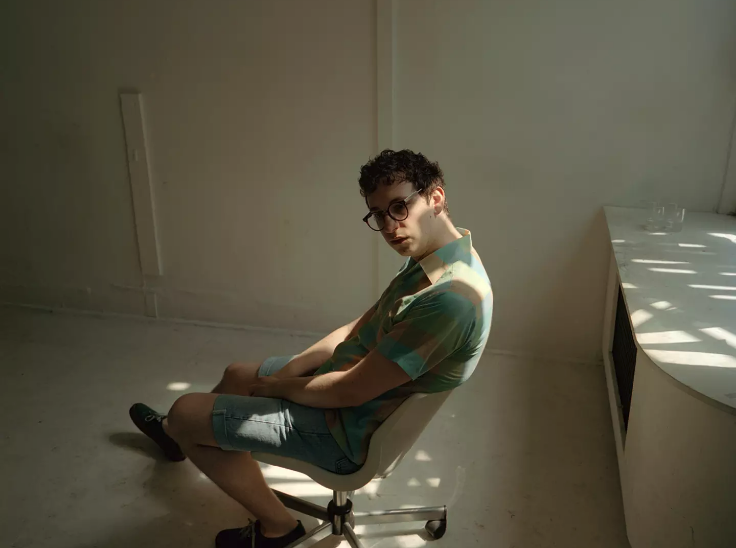 Promotional photograph of Jerry Paper.