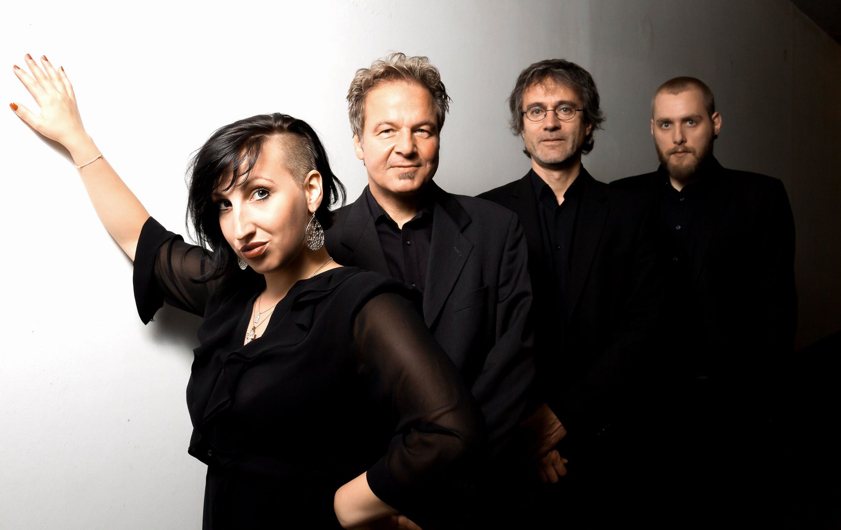 Promofoto von Jessy Martens and Band.