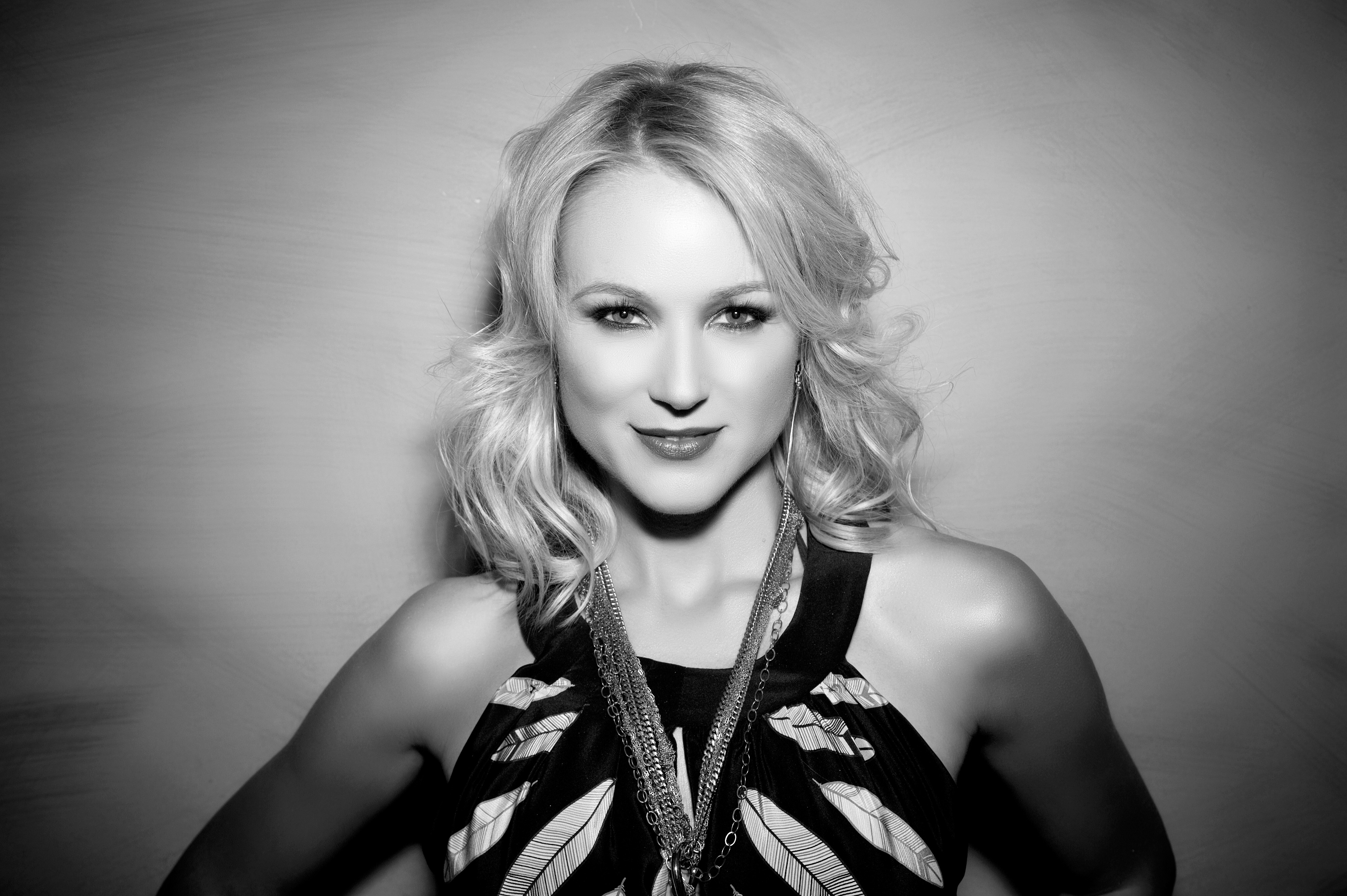 Promotional photograph of Jewel.
