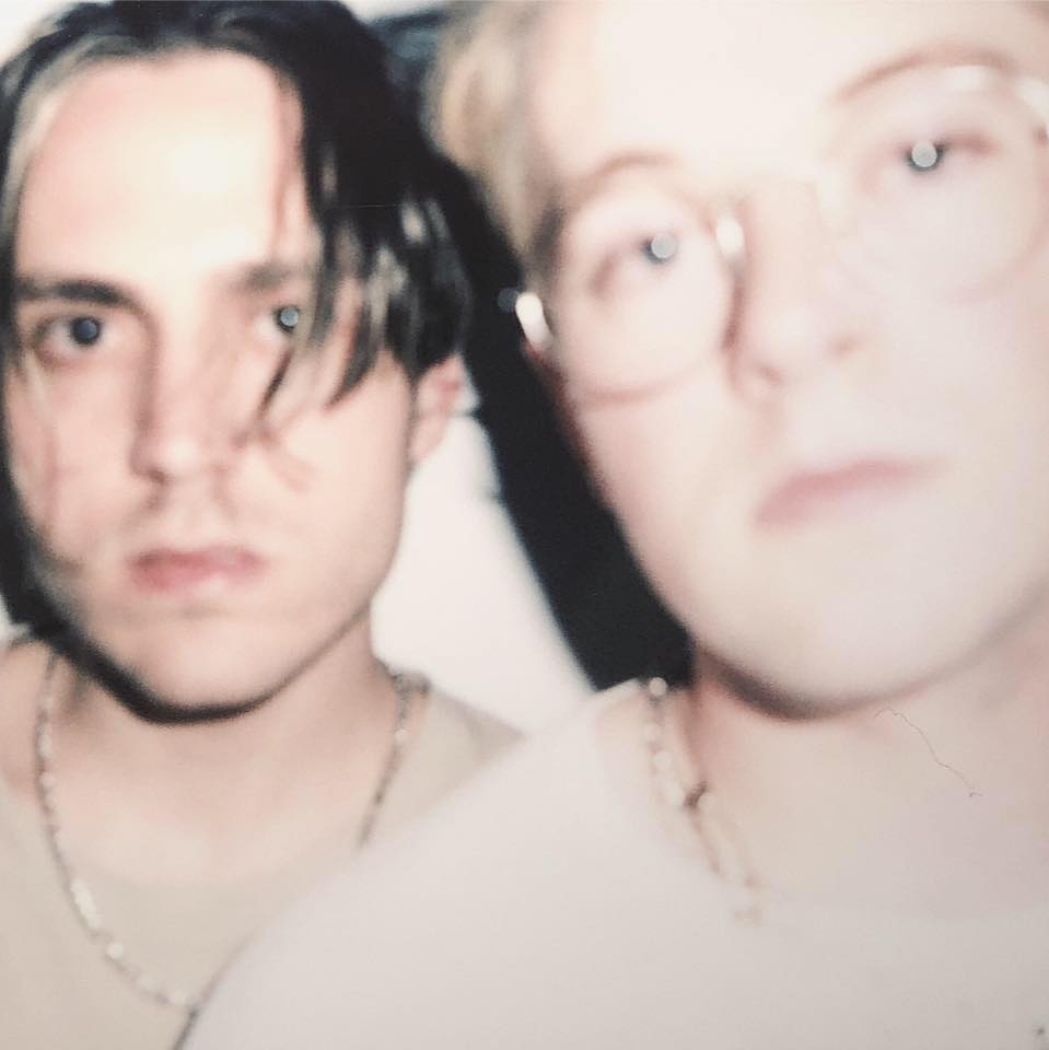 Fotografía promocional de Concierto de Joan en Dennis